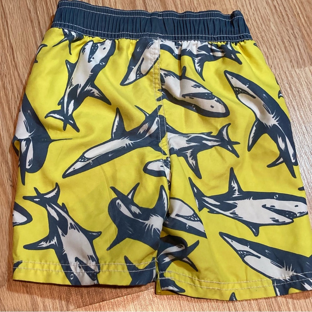 Old Navy shark swimming trunk‎ 2T - Picture 2 of 3